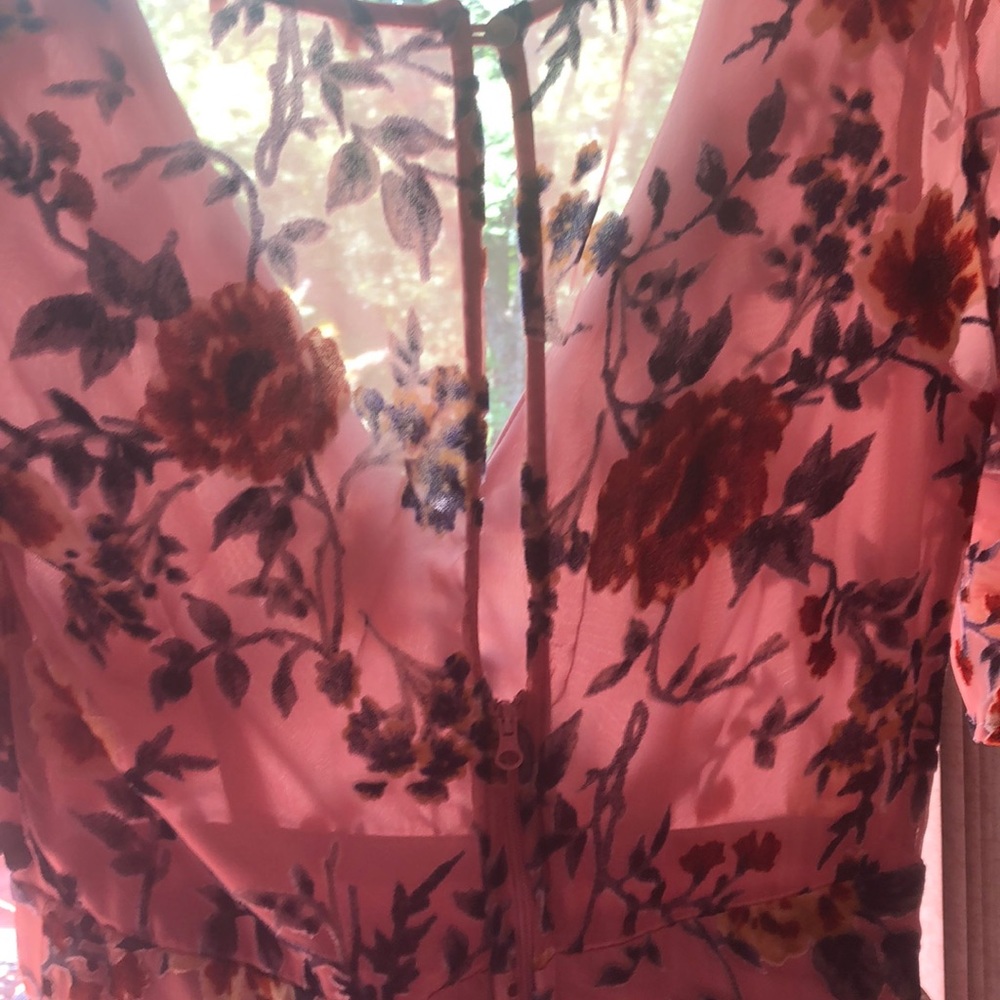 Floral romper with sheer over skirt - Picture 7 of 8